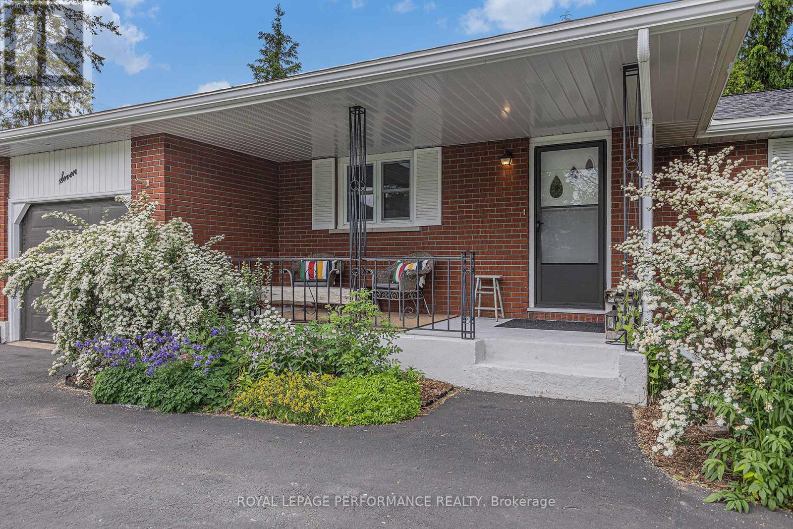 7 George Street, North Glengarry, Ontario  K0C 1T0 - Photo 3 - X12204347