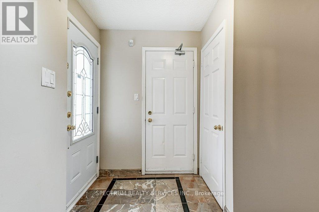 119 Silver Arrow Crescent, Vaughan, Ontario  L6A 1K2 - Photo 4 - N12204342