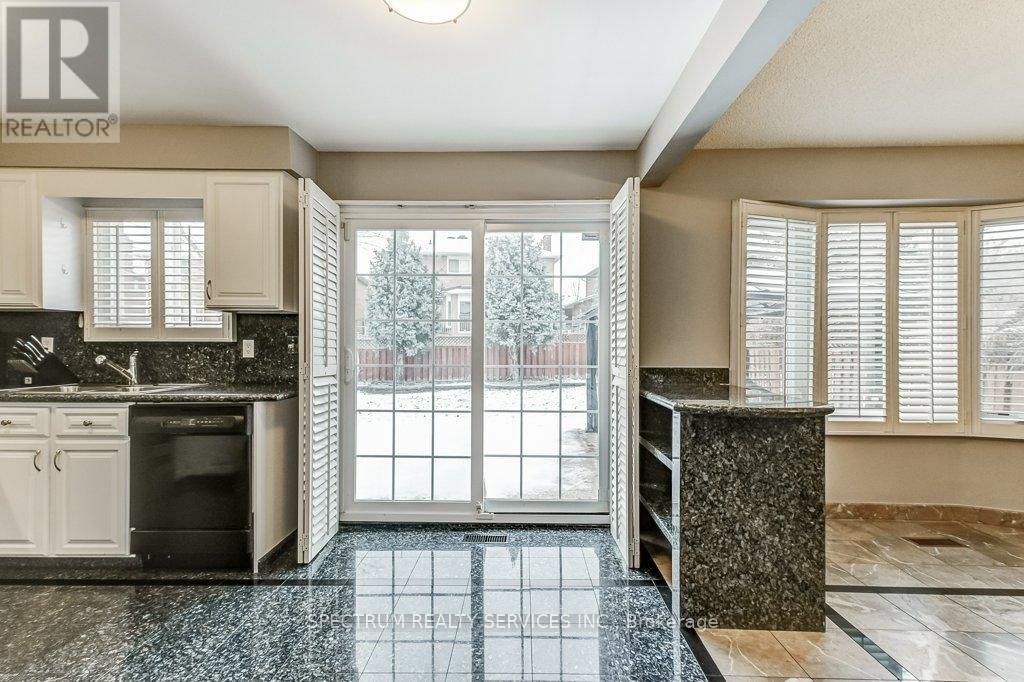 119 Silver Arrow Crescent, Vaughan, Ontario  L6A 1K2 - Photo 9 - N12204342