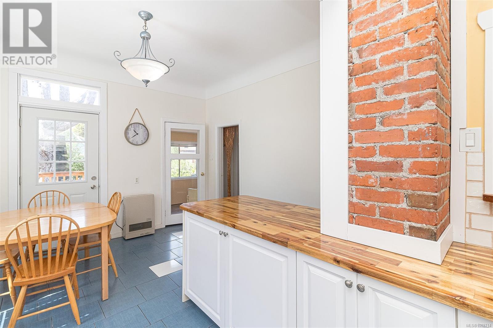 Property at 139 Ontario St image 5
