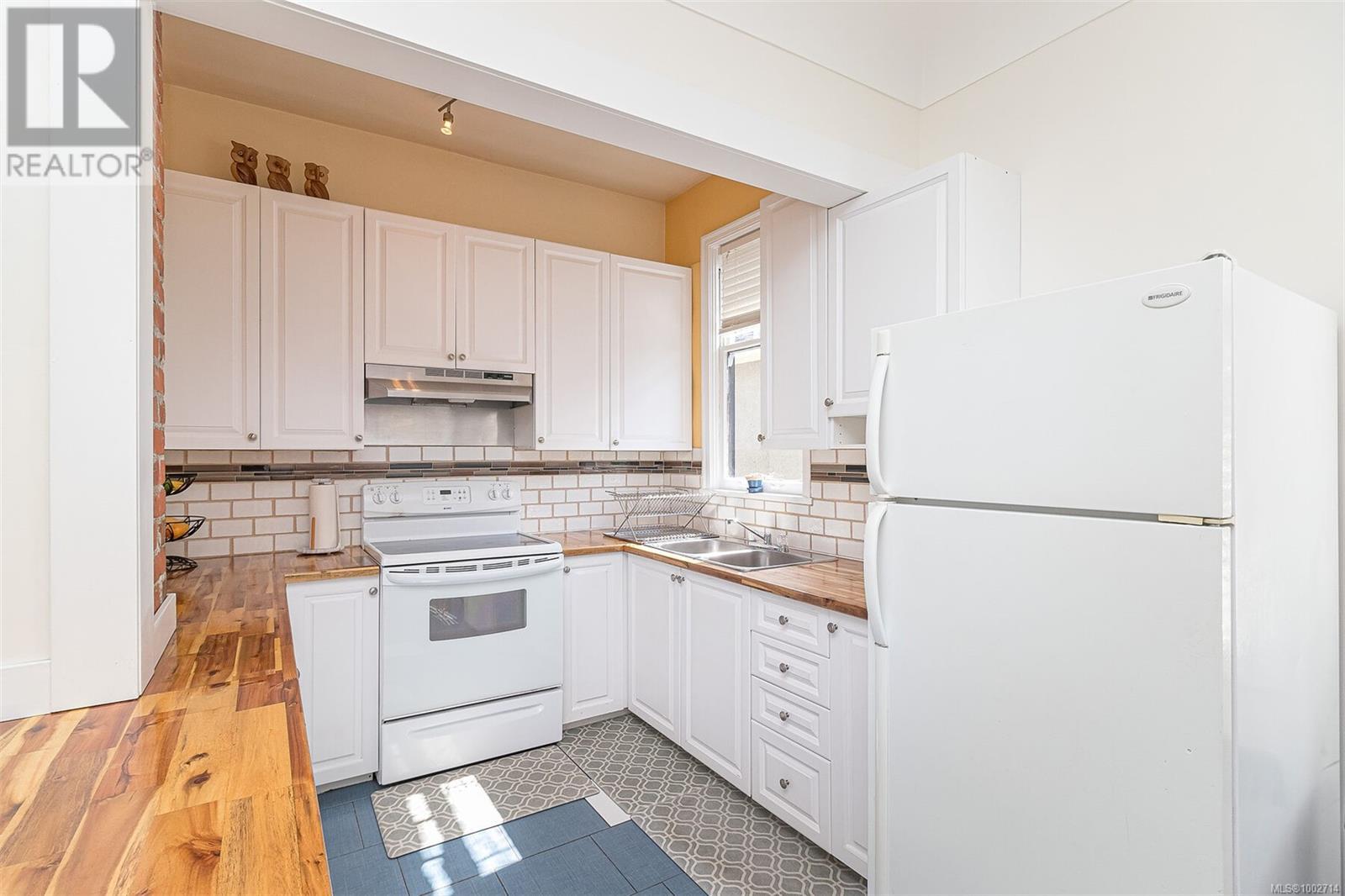 Property at 139 Ontario St image 1