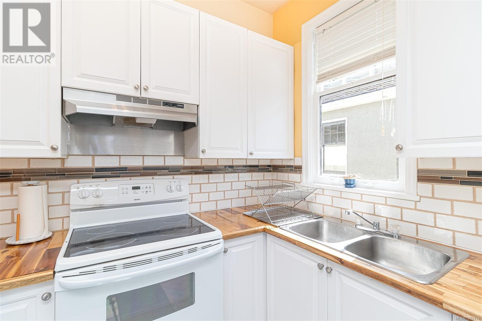 Property at 139 Ontario St image 3