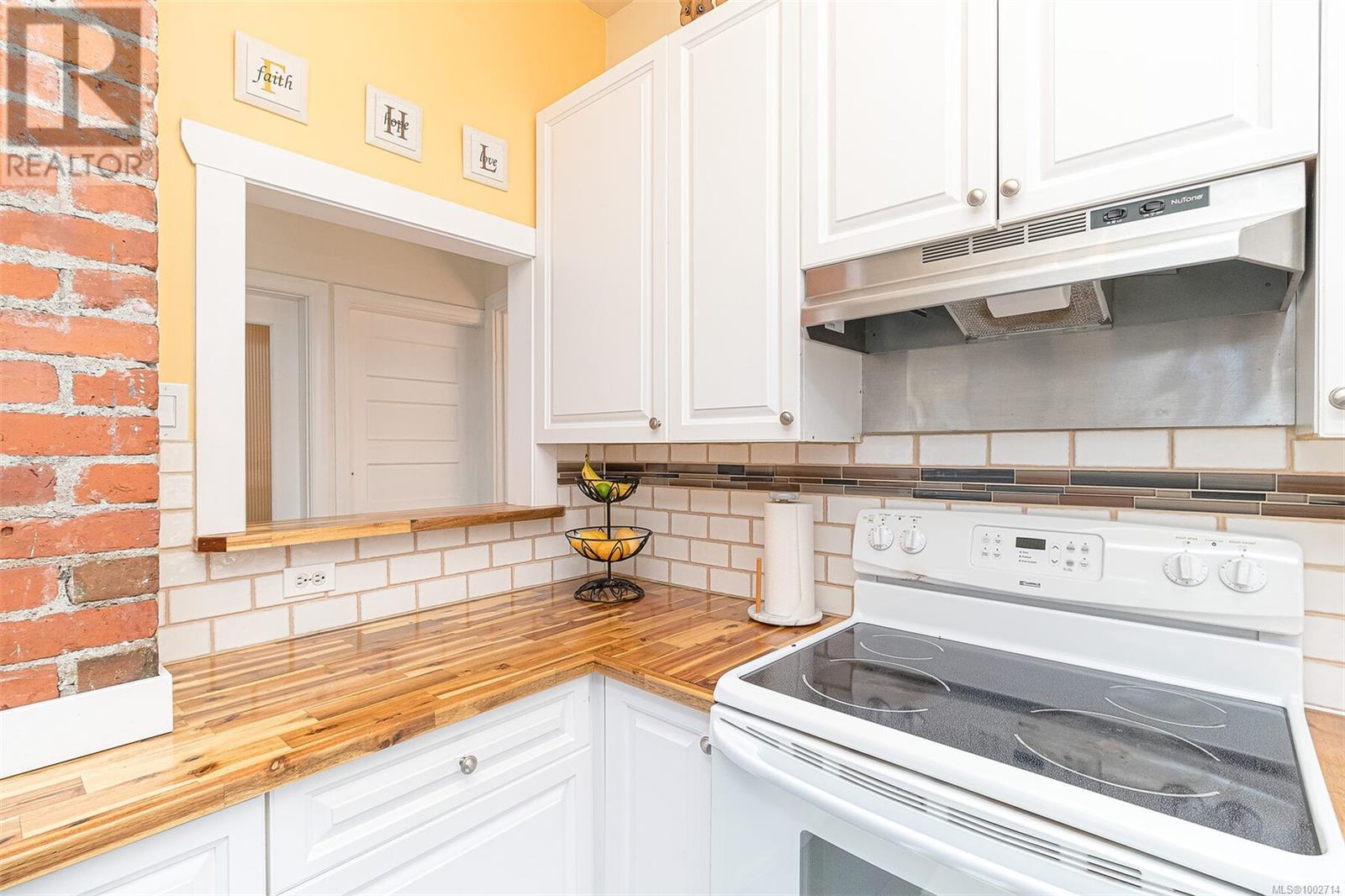 Property at 139 Ontario St image 4
