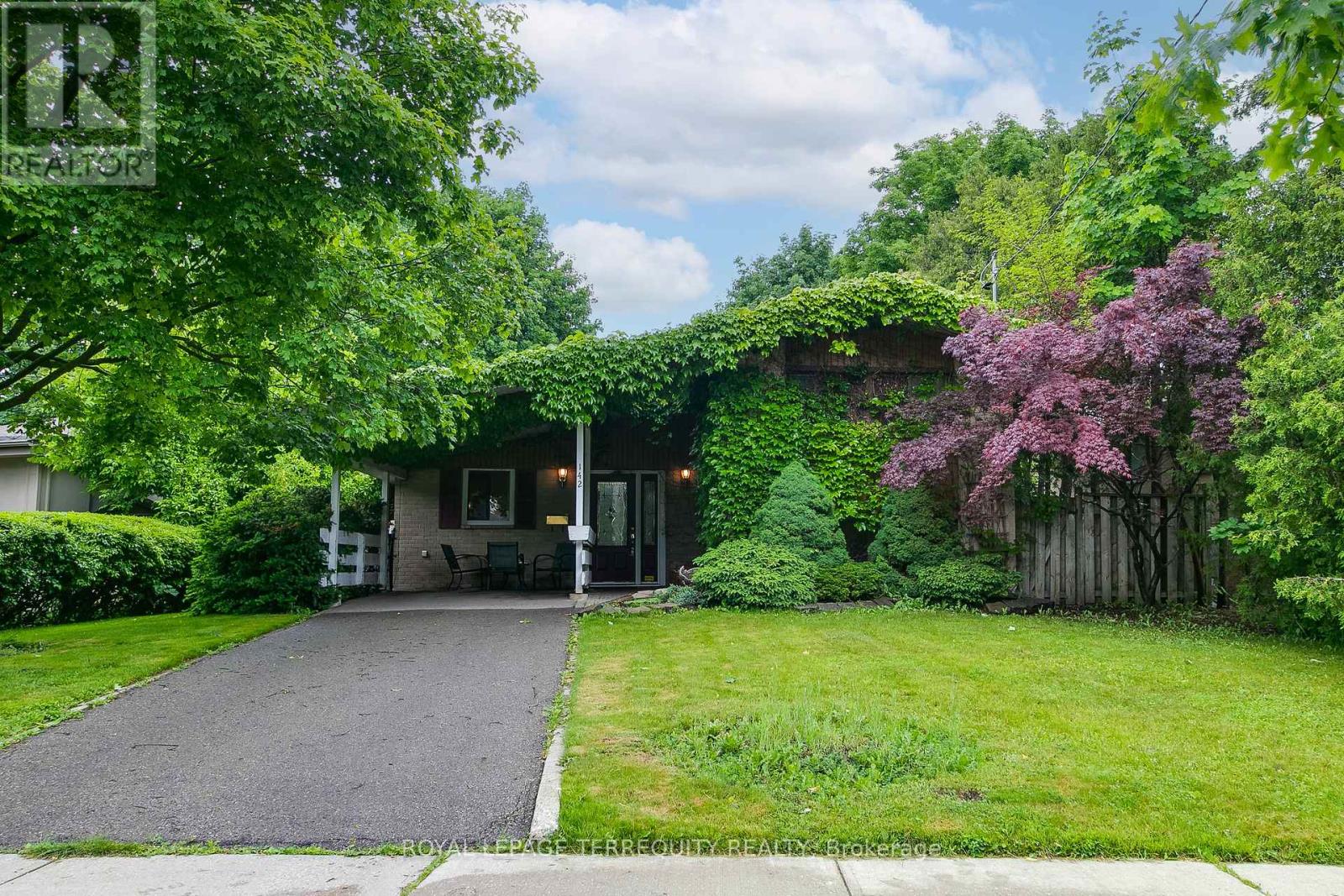 142 Verobeach Boulevard, Toronto, Ontario  M9M 1R1 - Photo 1 - W12204355