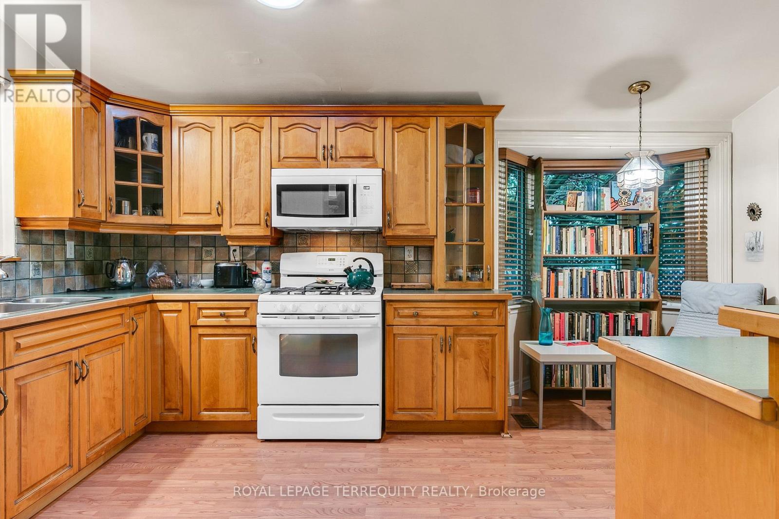 142 Verobeach Boulevard, Toronto, Ontario  M9M 1R1 - Photo 8 - W12204355