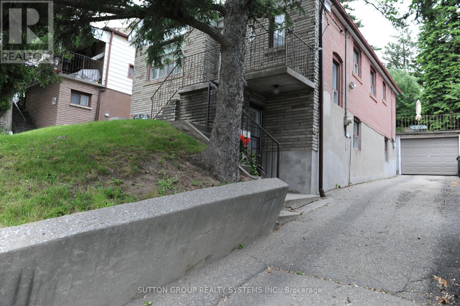 581 Mcroberts Avenue, Toronto, Ontario  M6E 4R5 - Photo 2 - W12204364