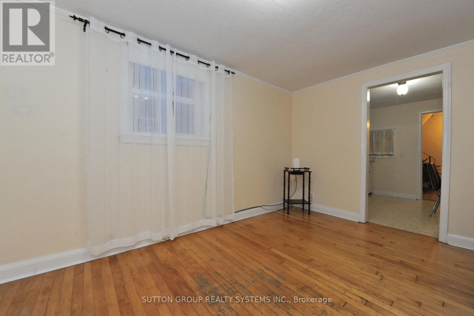 581 Mcroberts Avenue, Toronto, Ontario  M6E 4R5 - Photo 5 - W12204364