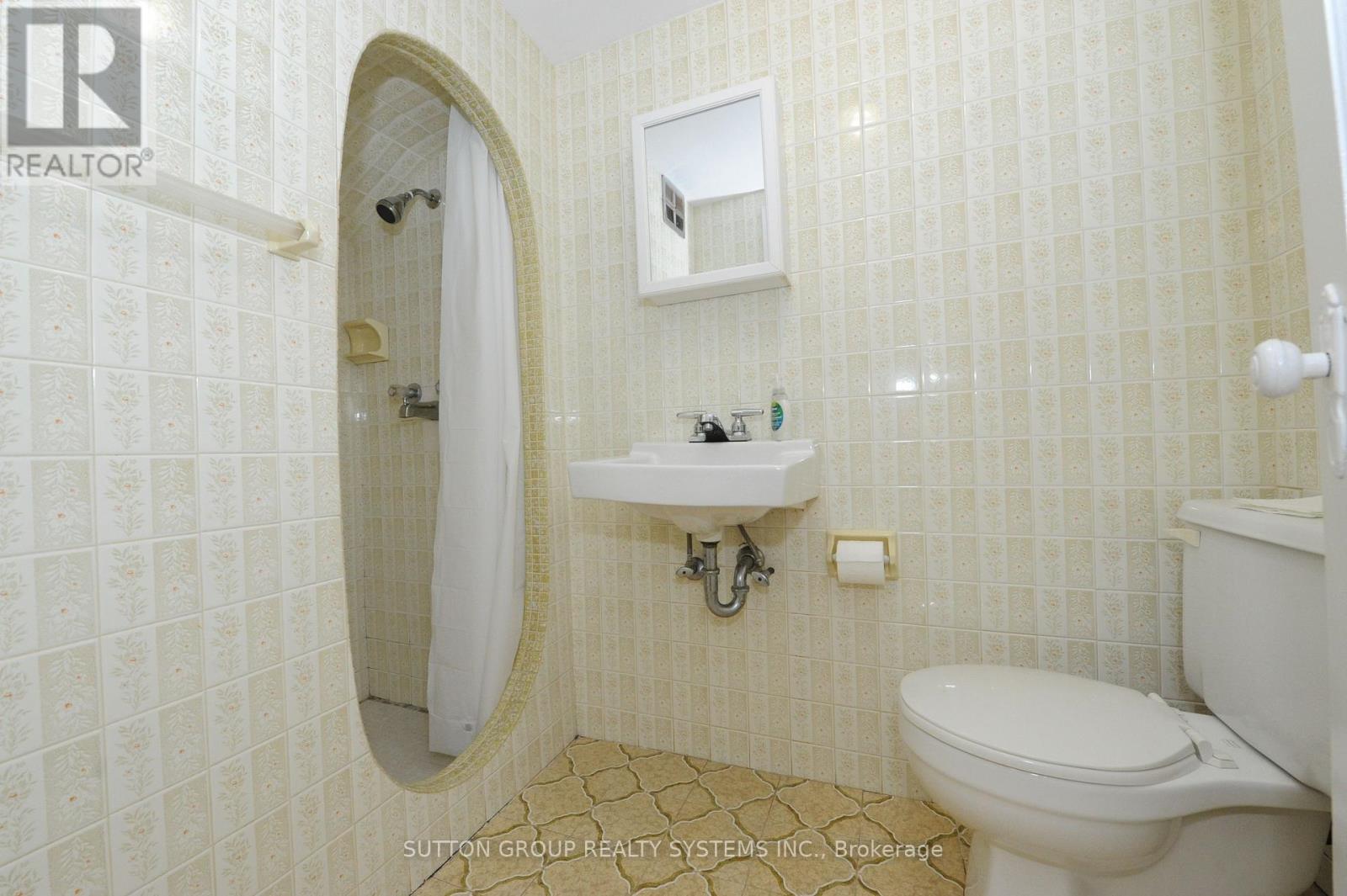 581 Mcroberts Avenue, Toronto, Ontario  M6E 4R5 - Photo 7 - W12204364
