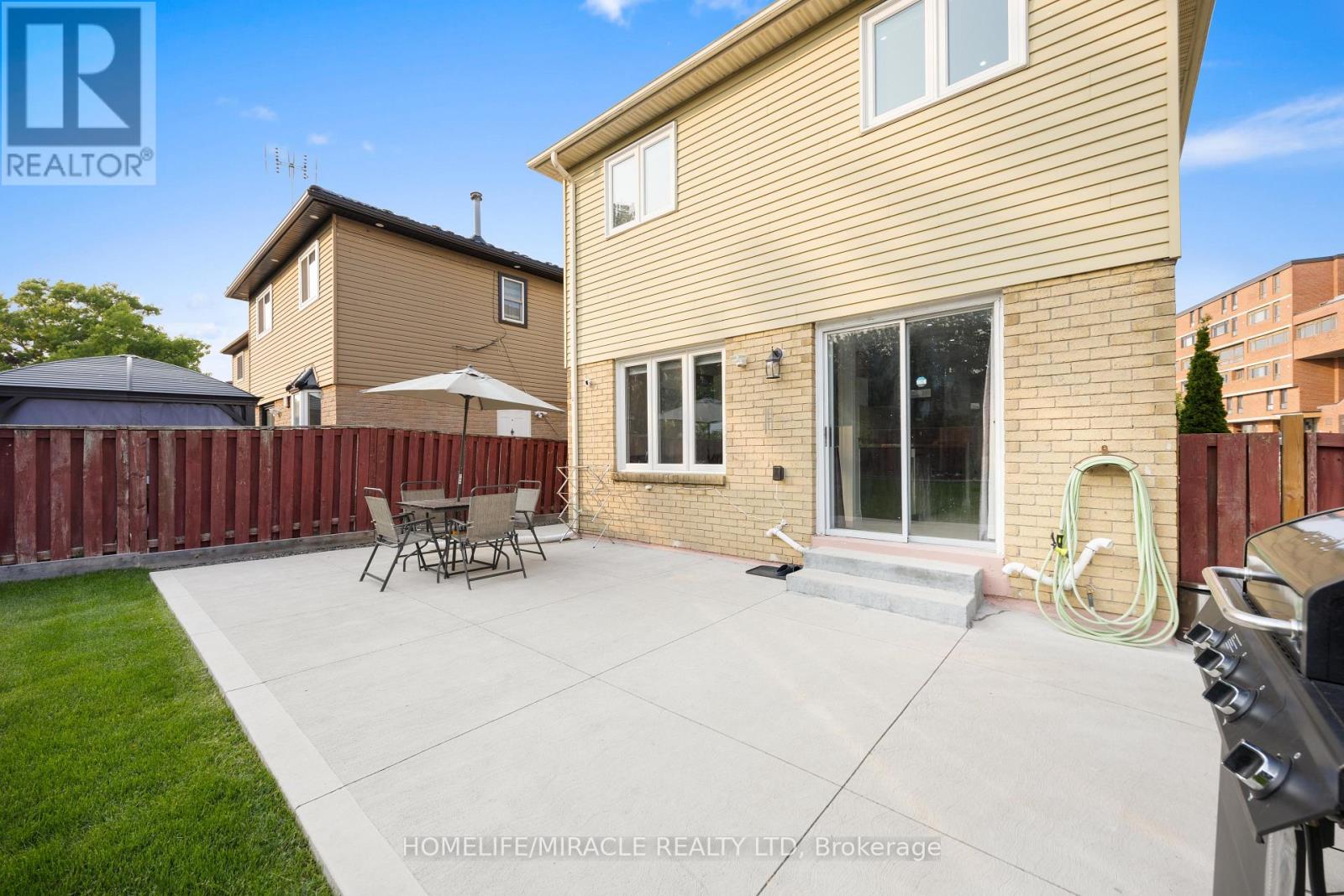 21 Folkstone Crescent, Brampton, Ontario  L6T 3M4 - Photo 6 - W12202151
