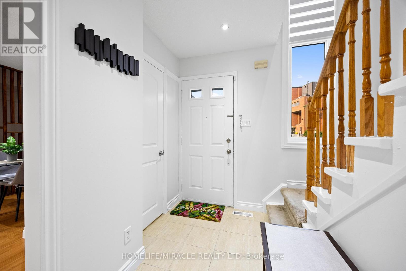 21 Folkstone Crescent, Brampton, Ontario  L6T 3M4 - Photo 9 - W12202151