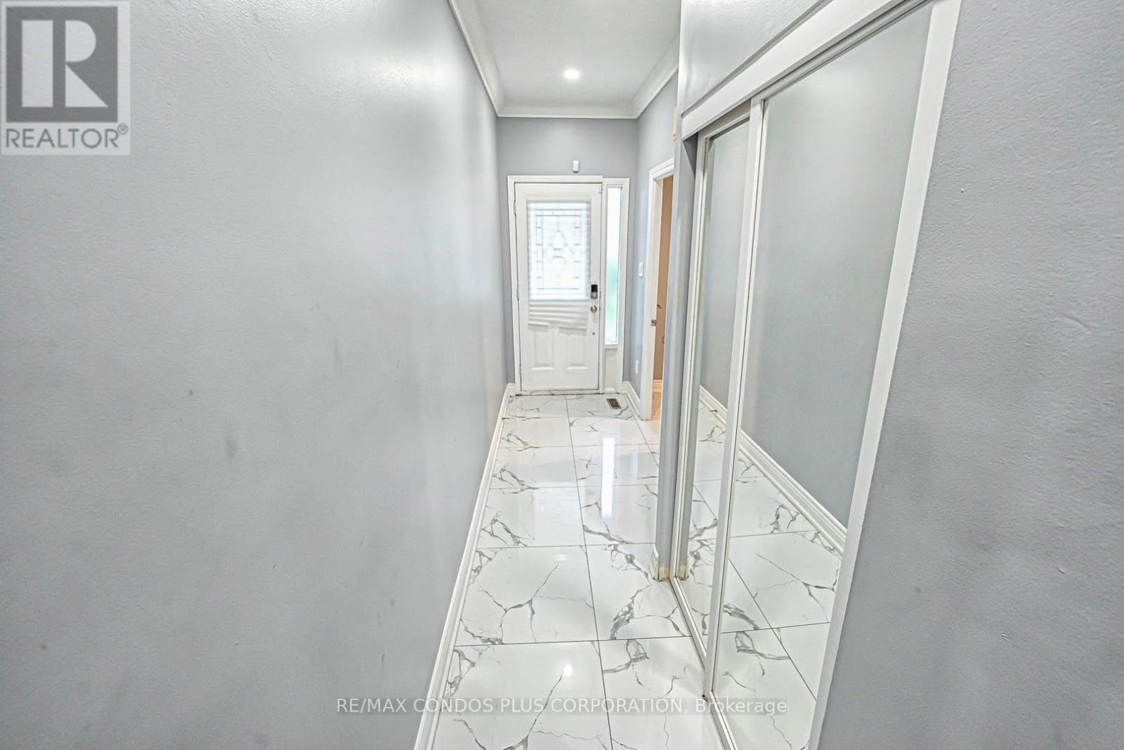 31 - 525 Meadows Boulevard, Mississauga, Ontario  L4Z 1H2 - Photo 5 - W12197559