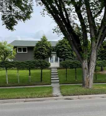 Property Listing: 4928 40 Avenue Nw, Calgary, Alberta