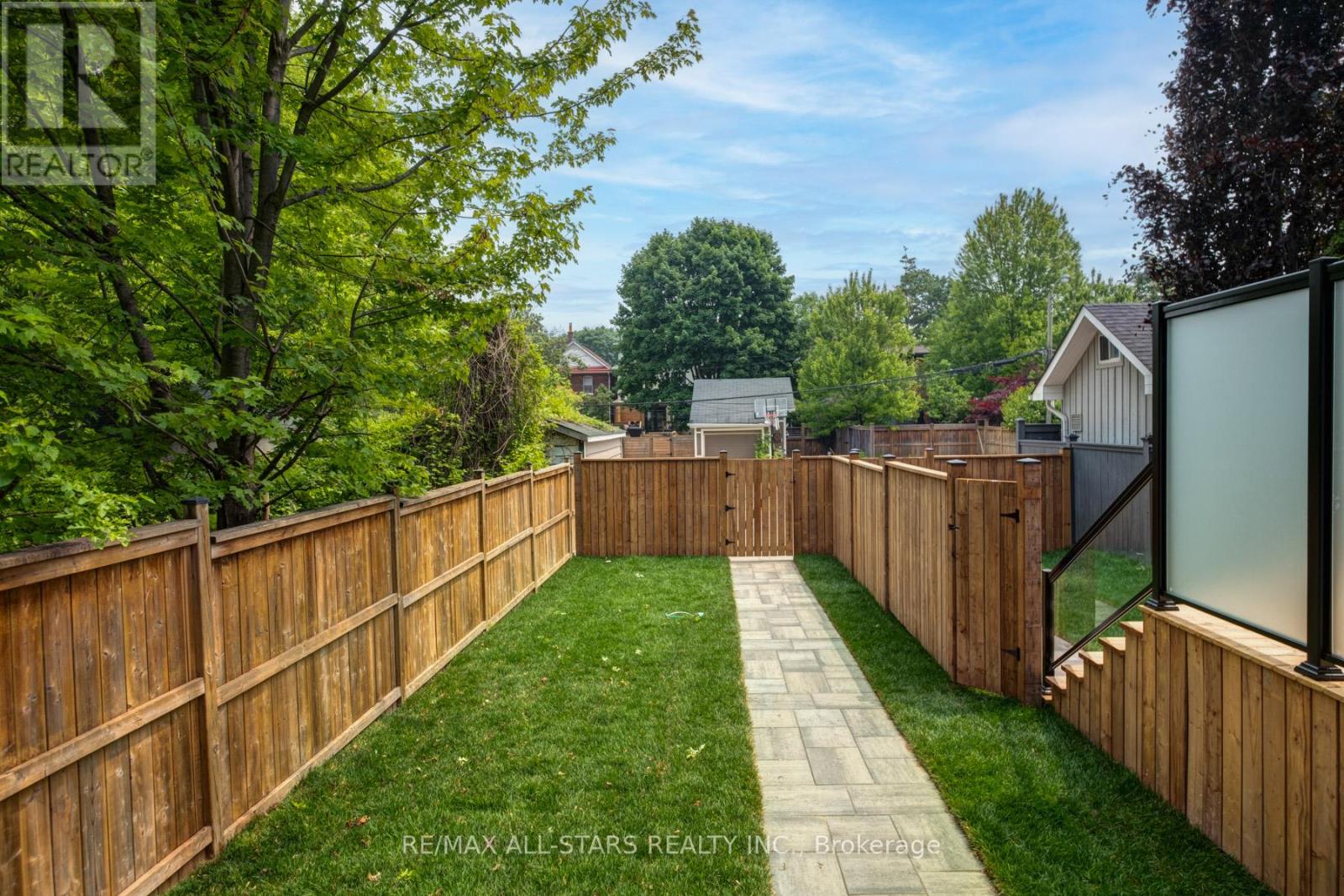 5b Kimberley Avenue E, Toronto, Ontario  M4E 2Z3 - Photo 35 - E12204391
