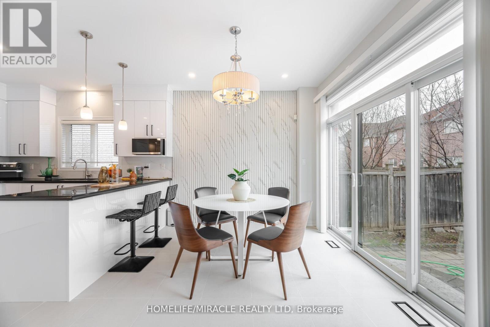 3278 Paul Henderson Drive, Mississauga, Ontario  L5M 0H3 - Photo 10 - W12203943