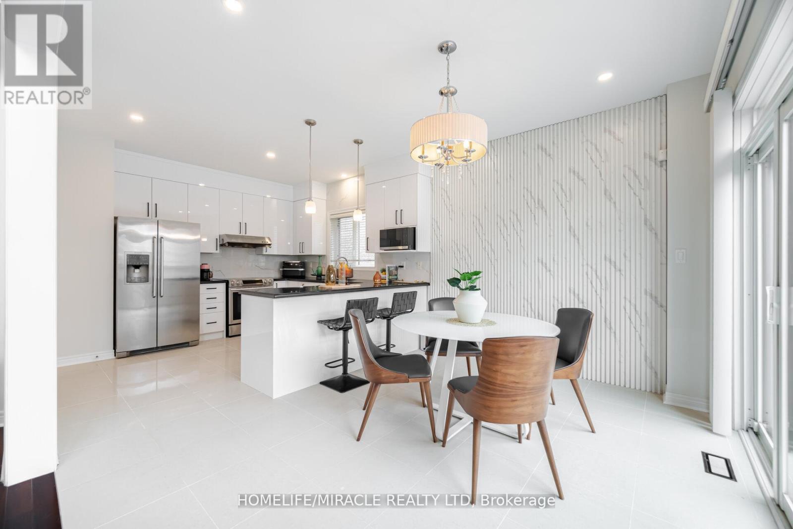 3278 Paul Henderson Drive, Mississauga, Ontario  L5M 0H3 - Photo 11 - W12203943