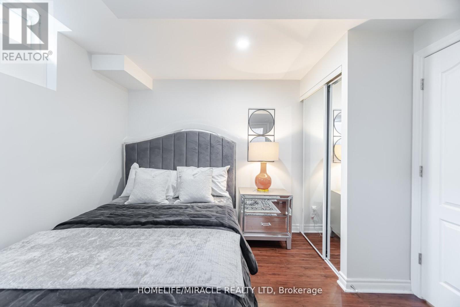 3278 Paul Henderson Drive, Mississauga, Ontario  L5M 0H3 - Photo 6 - W12203943