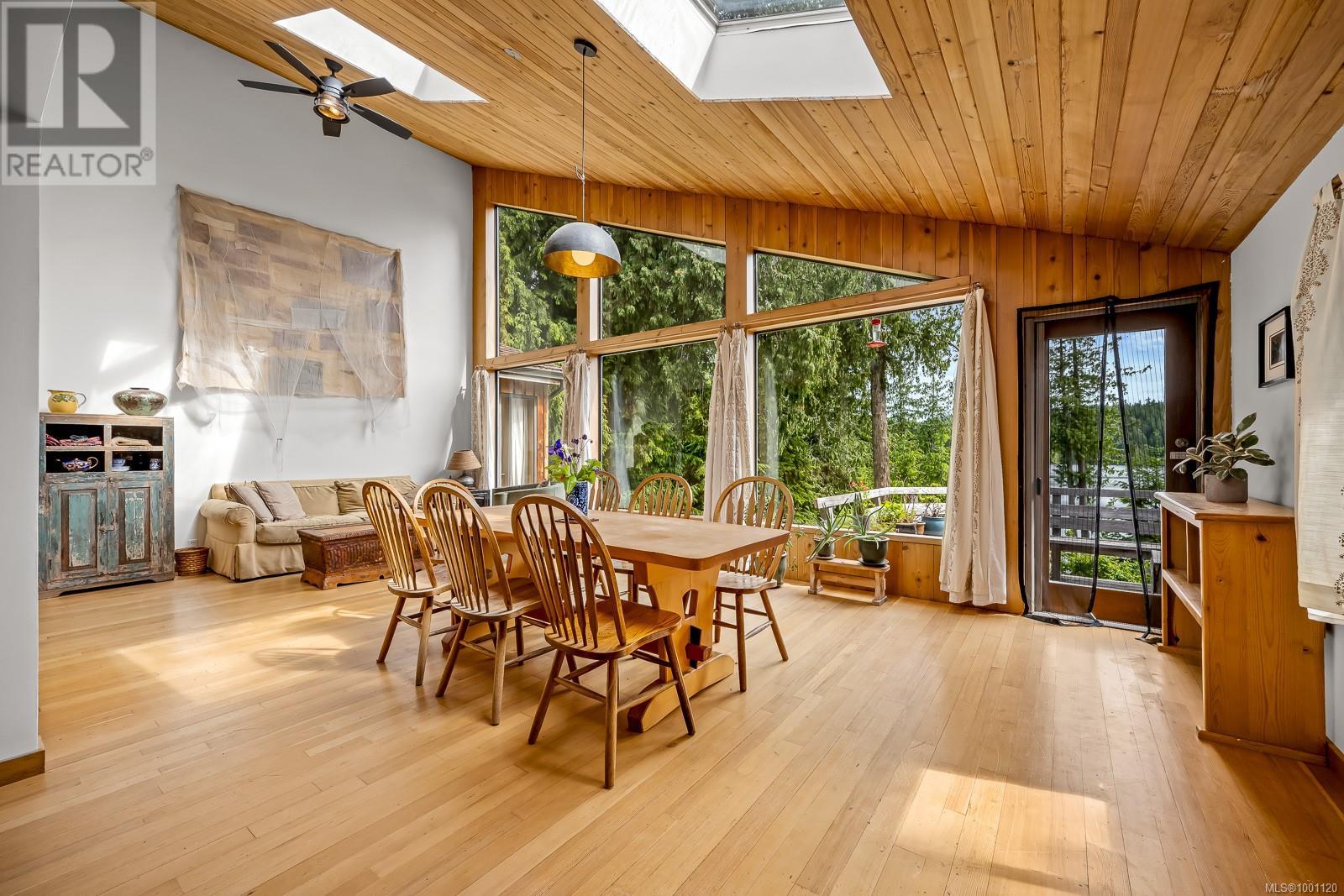 822 Austin Dr, Cortes Island, British Columbia  V0P 1K0 - Photo 2 - 1001120