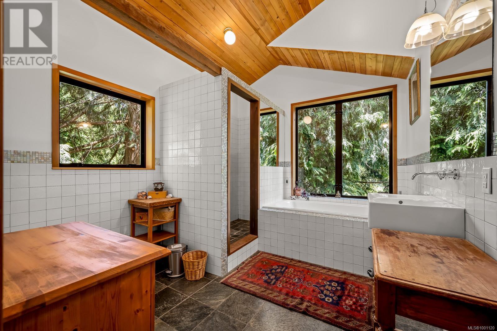 822 Austin Dr, Cortes Island, British Columbia  V0P 1K0 - Photo 16 - 1001120