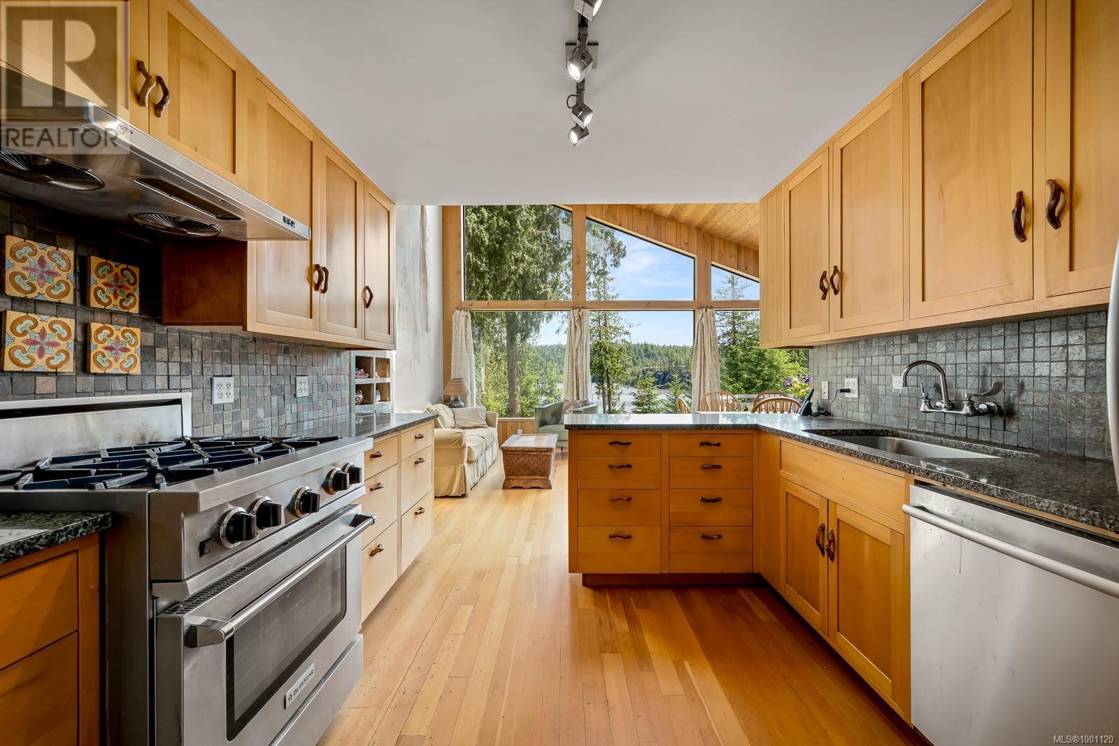 822 Austin Dr, Cortes Island, British Columbia  V0P 1K0 - Photo 5 - 1001120