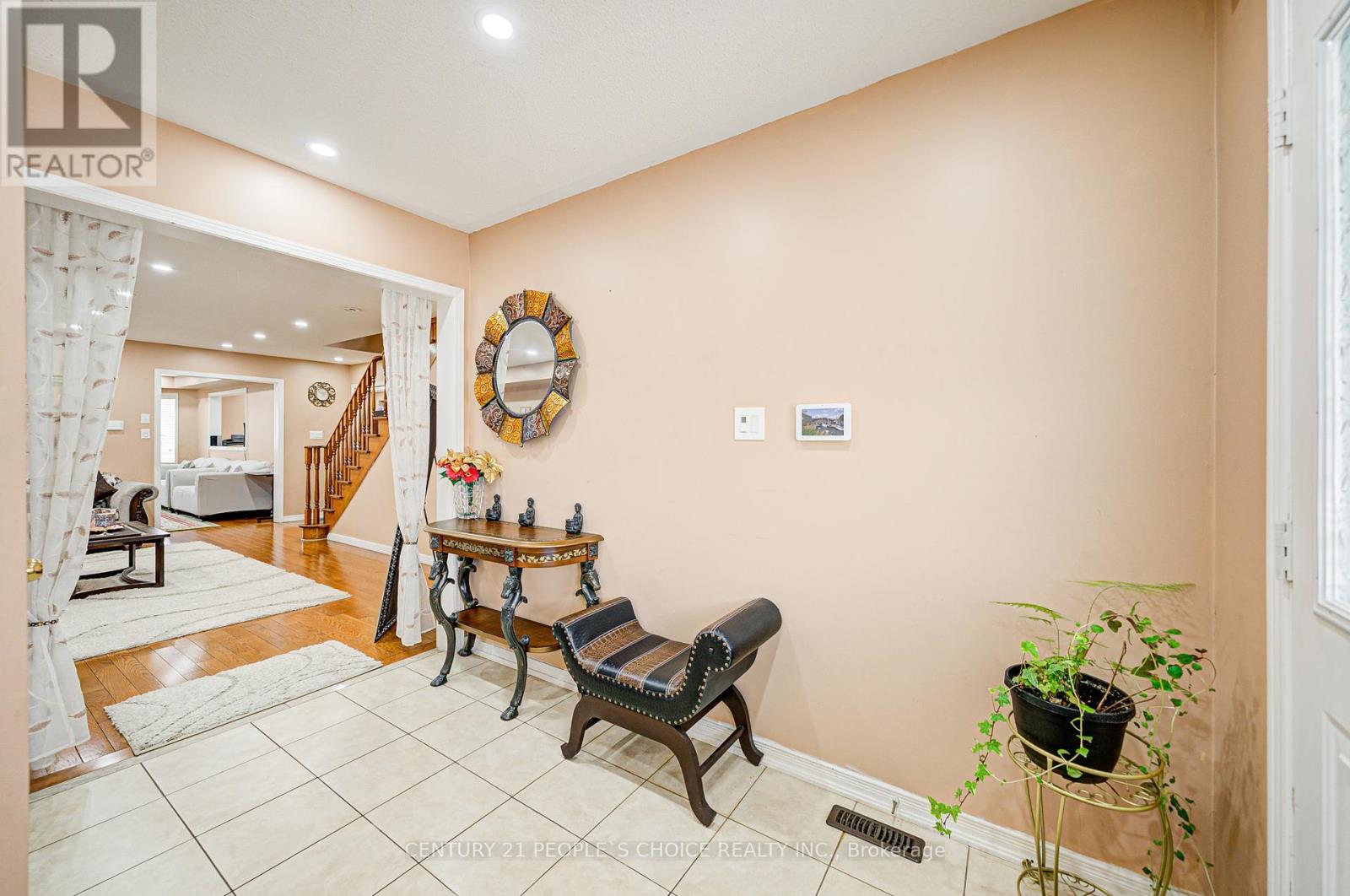 7 Heathbrook Avenue, Brampton, Ontario  L6P 2N1 - Photo 6 - W12204372