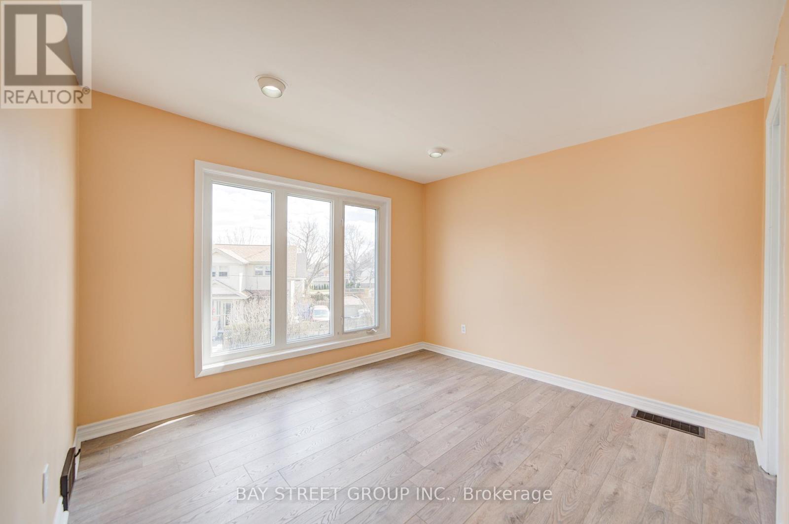 4554 Ryerson Crescent, Niagara Falls (Downtown), Ontario  L2E 1E2 - Photo 30 - X12074837