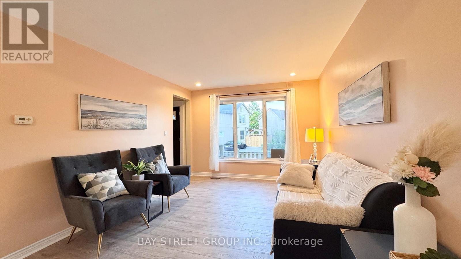 4554 Ryerson Crescent, Niagara Falls (Downtown), Ontario  L2E 1E2 - Photo 8 - X12074837