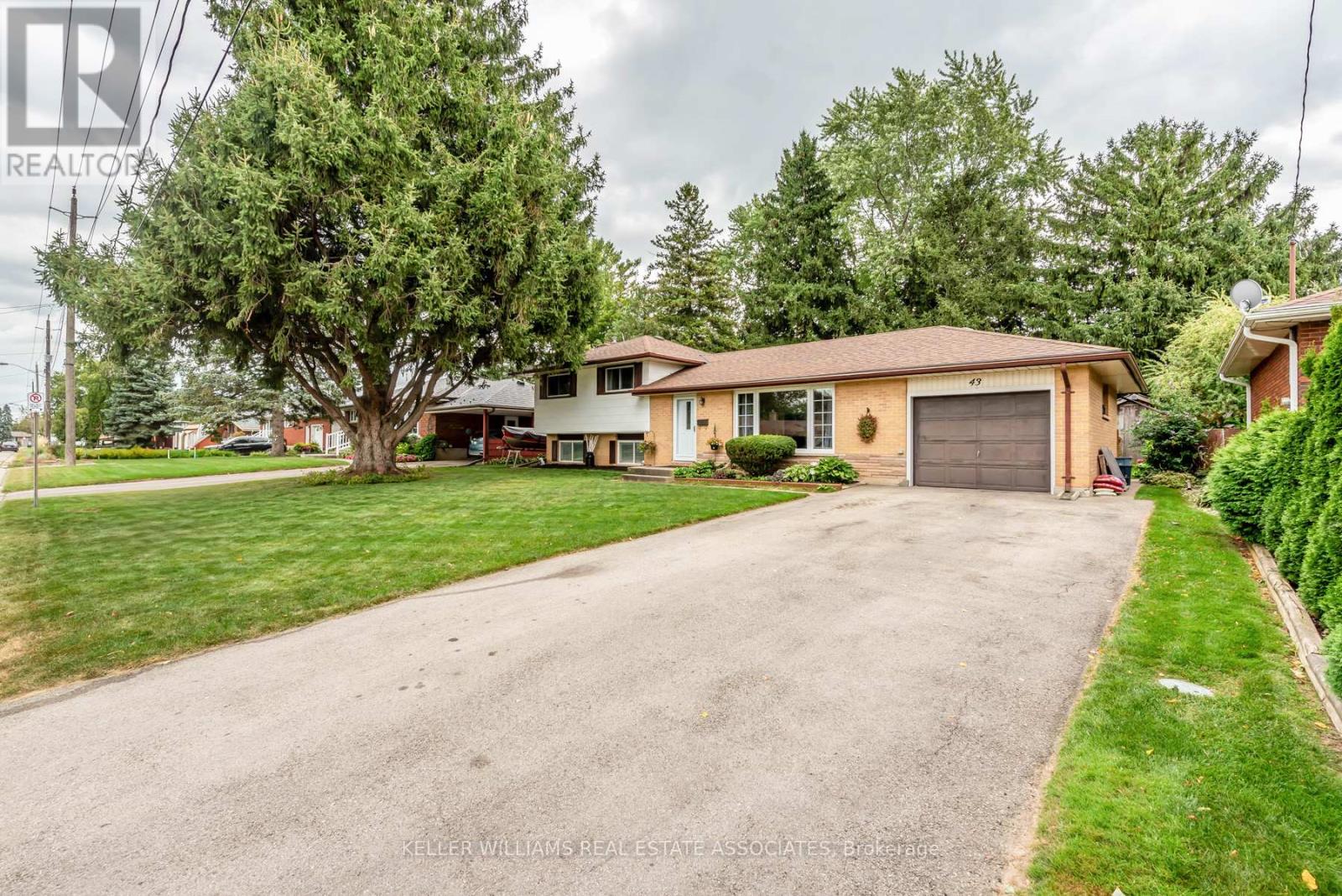 43 Kensington Avenue, Brantford, Ontario  N3R 5S7 - Photo 1 - X12176644
