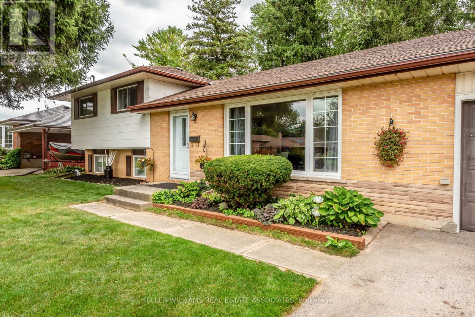 43 Kensington Avenue, Brantford, Ontario  N3R 5S7 - Photo 3 - X12176644