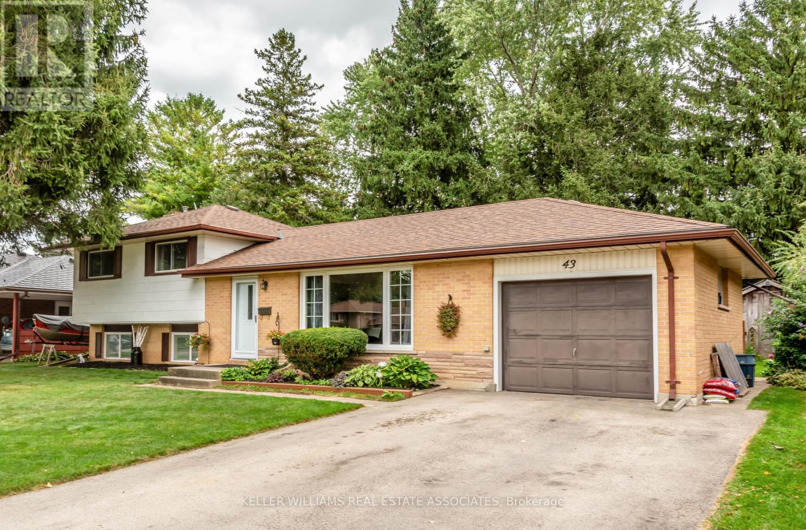 43 Kensington Avenue, Brantford, Ontario  N3R 5S7 - Photo 2 - X12176644