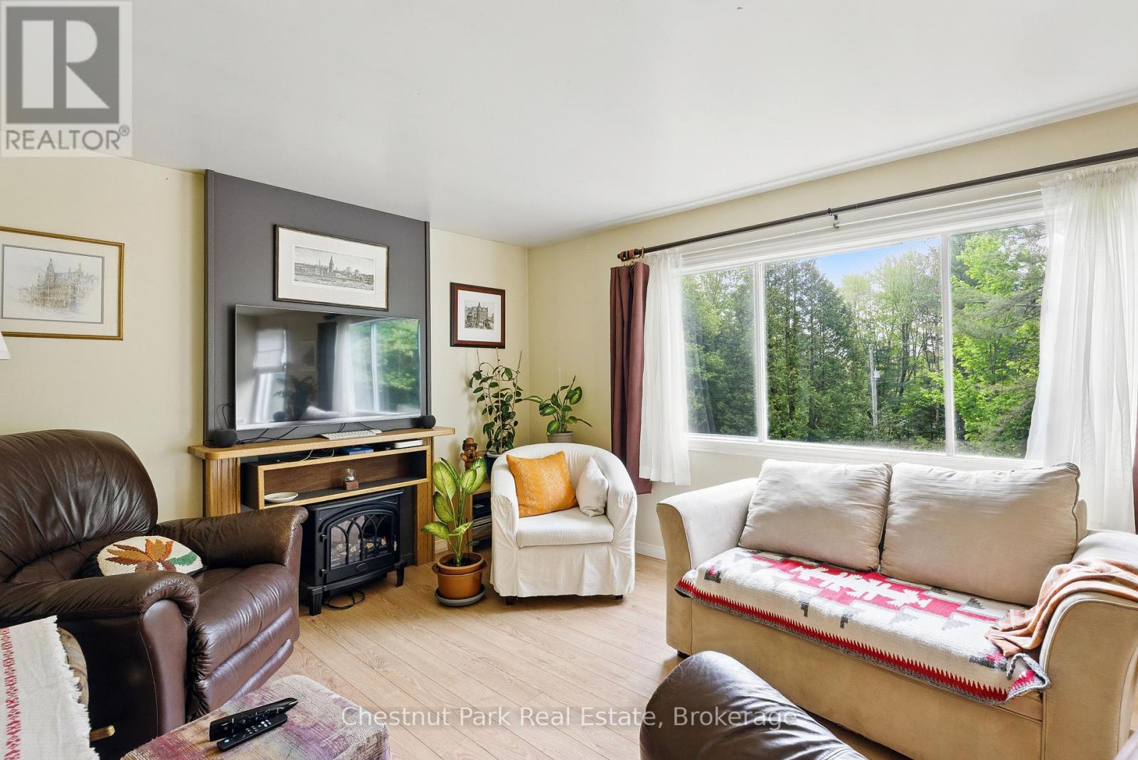 554 Britannia Road, Huntsville, Ontario  P1H 2J3 - Photo 12 - X12204415