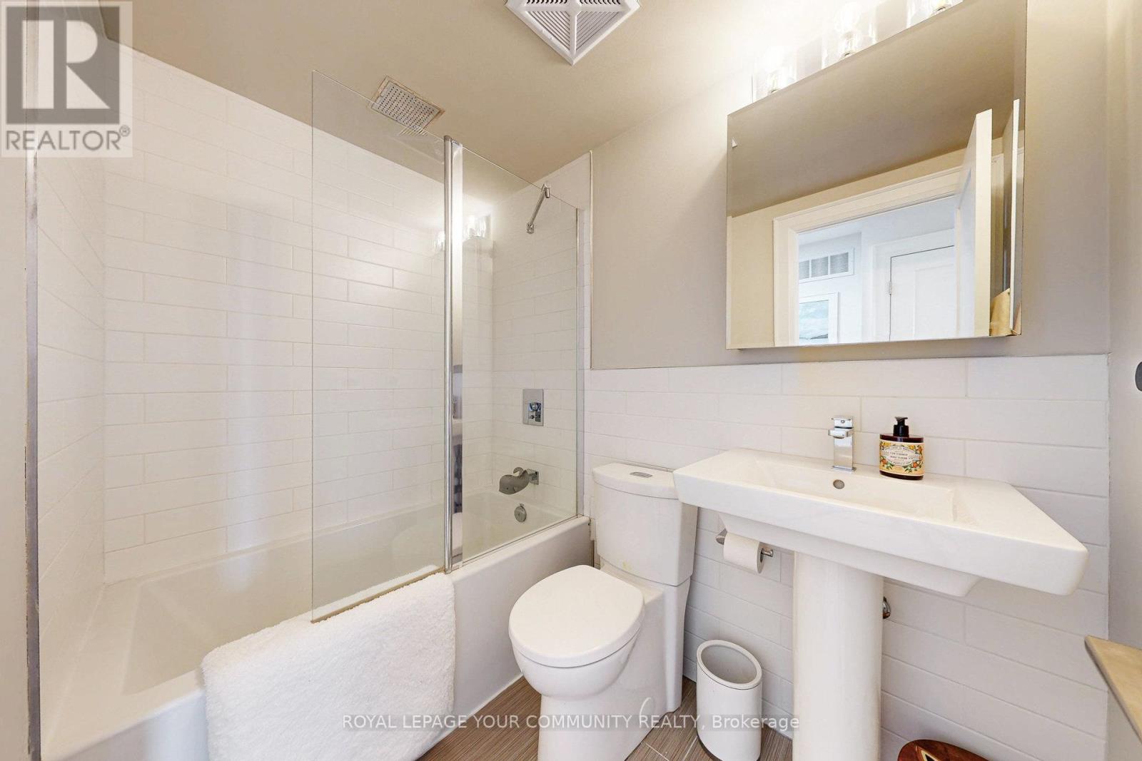 407 - 64 Wells Street, Aurora, Ontario  L4G 1S9 - Photo 30 - N12204243