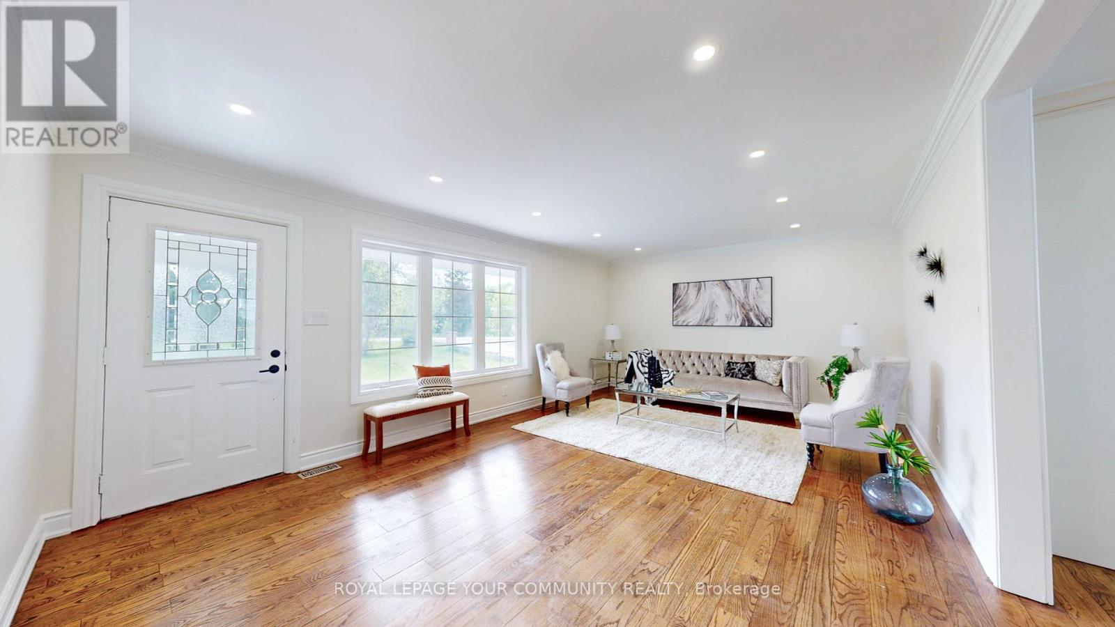 303 Morris Road, Bradford West Gwillimbury (Bradford), Ontario  L3Z 3H4 - Photo 2 - N12204401