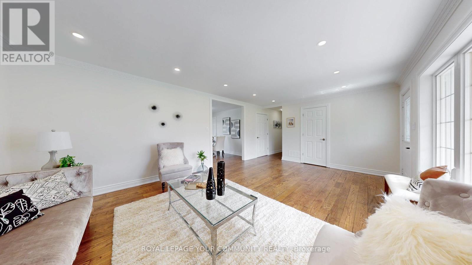 303 Morris Road, Bradford West Gwillimbury (Bradford), Ontario  L3Z 3H4 - Photo 3 - N12204401