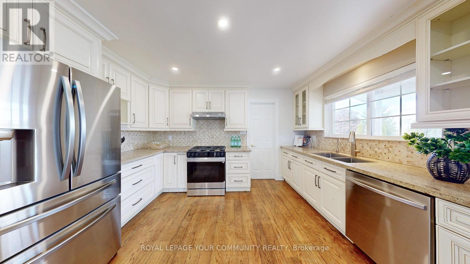 303 Morris Road, Bradford West Gwillimbury (Bradford), Ontario  L3Z 3H4 - Photo 6 - N12204401