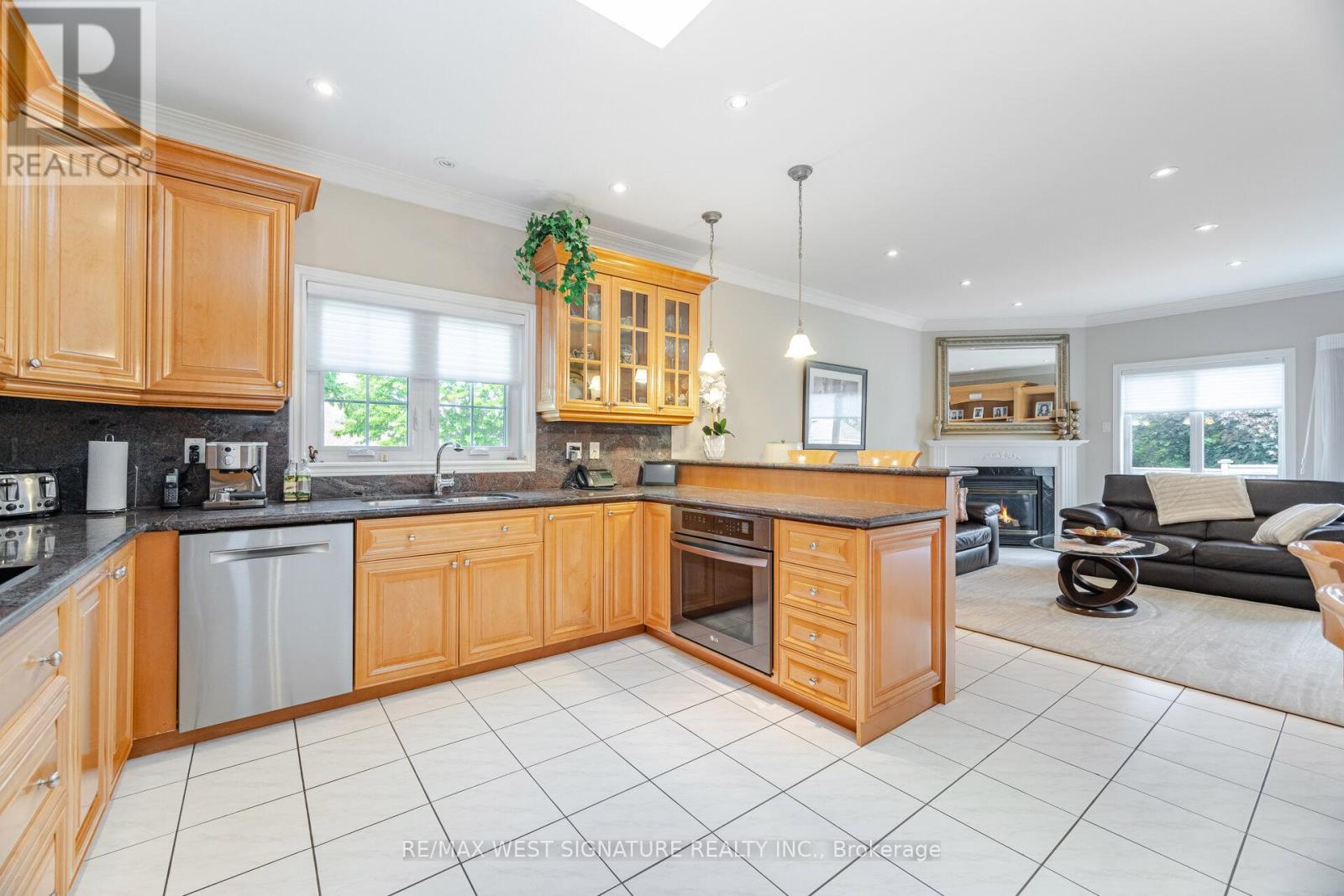 121 Calera Crescent, Vaughan, Ontario  L4H 1W1 - Photo 10 - N12204402