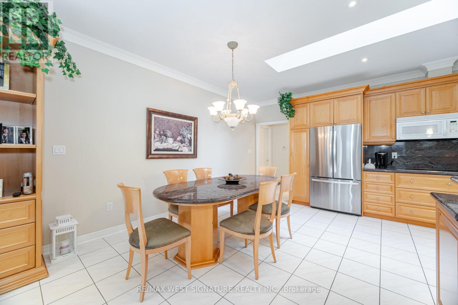 121 Calera Crescent, Vaughan, Ontario  L4H 1W1 - Photo 11 - N12204402