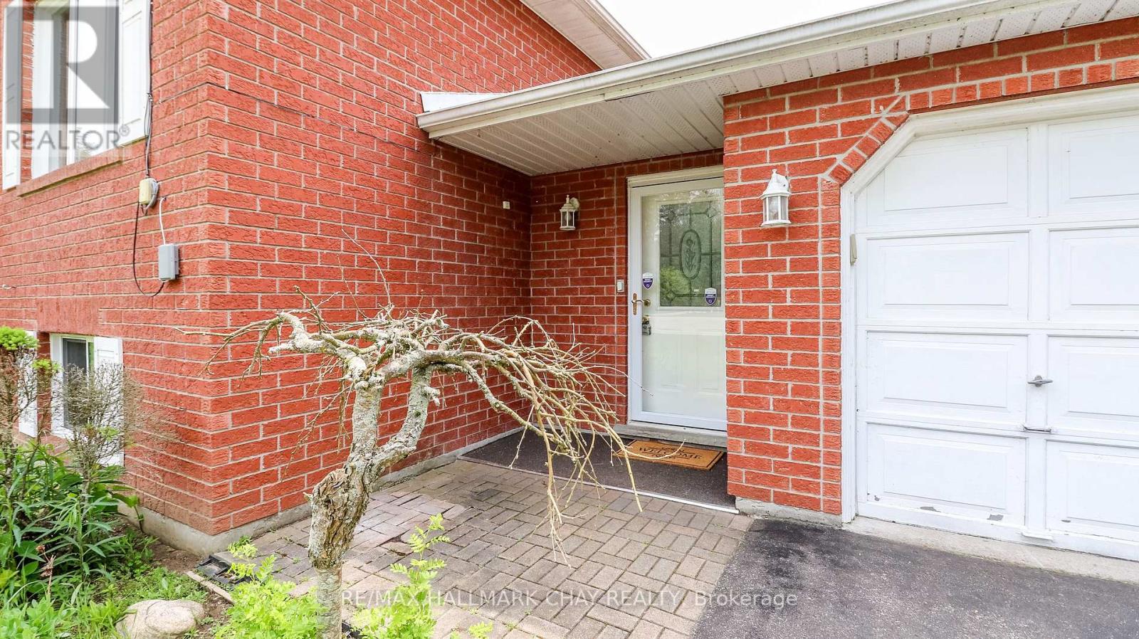 19 Crystalwood Lane, Springwater, Ontario  L0L 1X0 - Photo 21 - S12204395