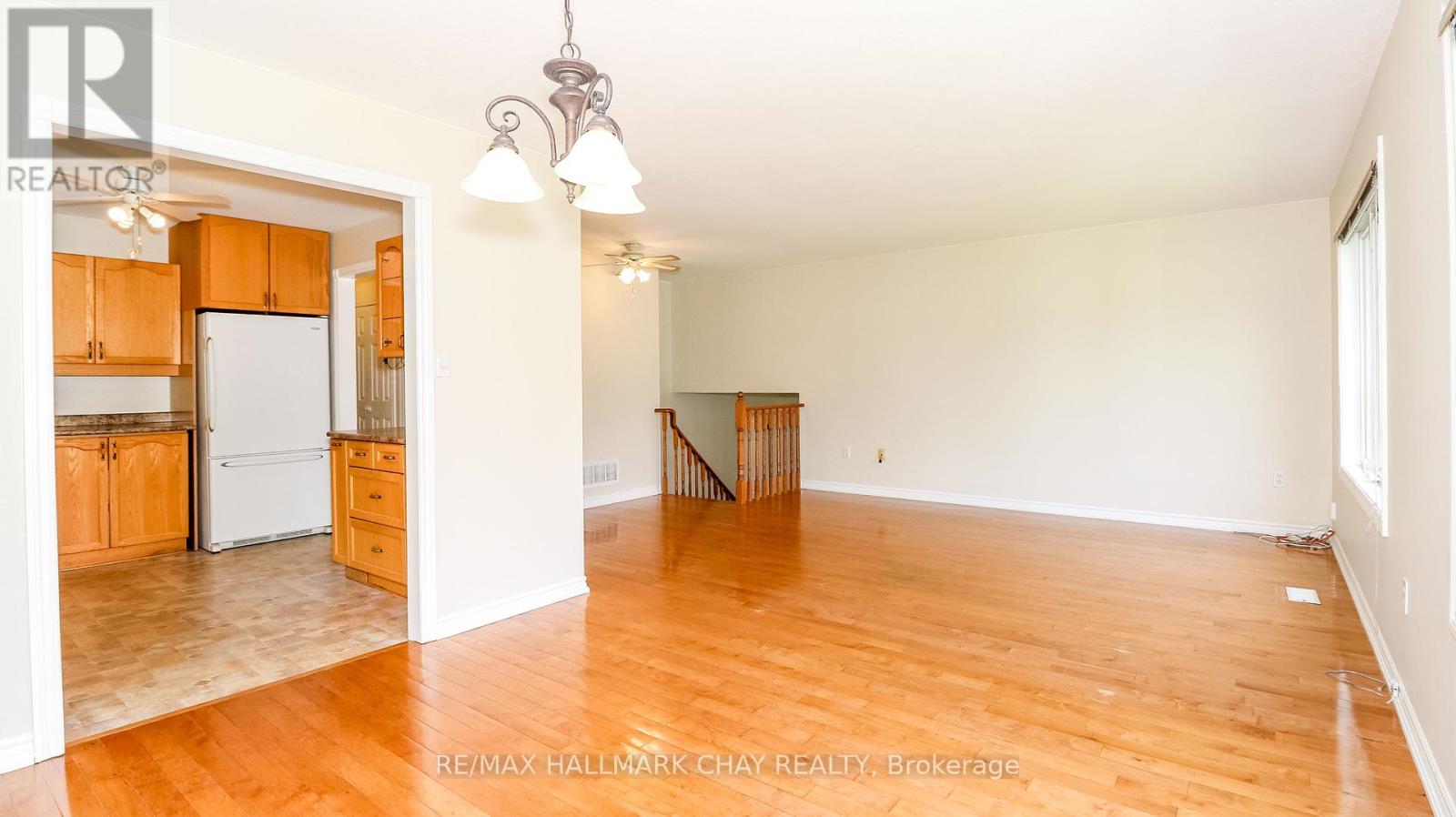 19 Crystalwood Lane, Springwater, Ontario  L0L 1X0 - Photo 25 - S12204395