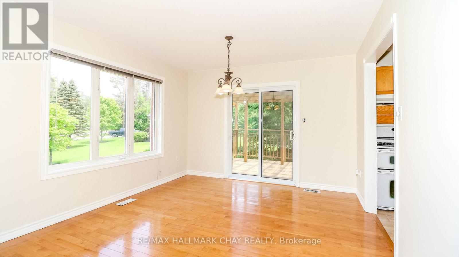 19 Crystalwood Lane, Springwater, Ontario  L0L 1X0 - Photo 30 - S12204395
