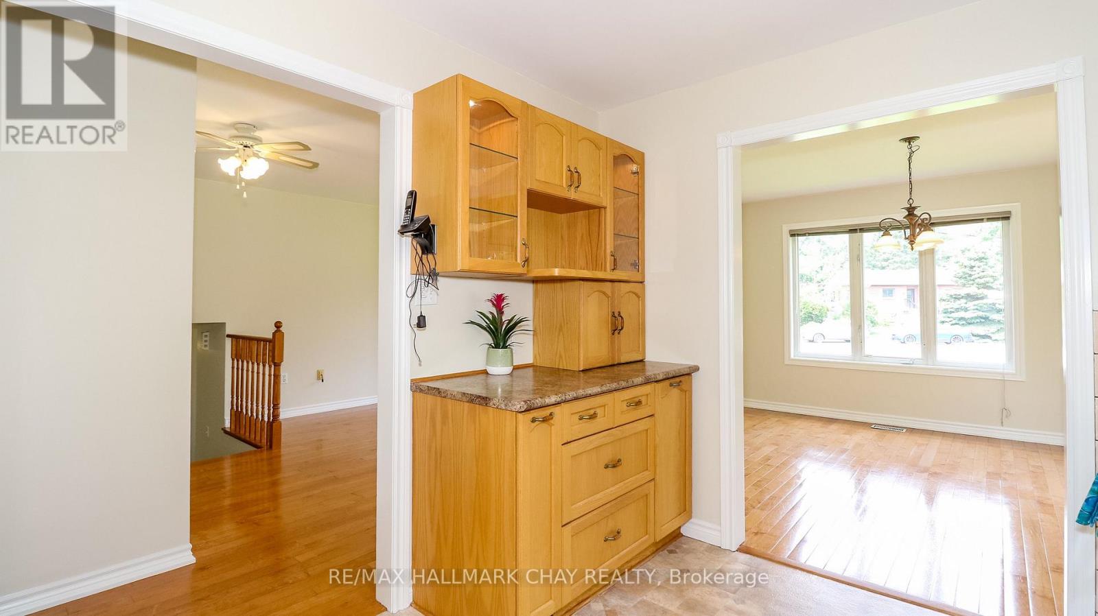 19 Crystalwood Lane, Springwater, Ontario  L0L 1X0 - Photo 34 - S12204395