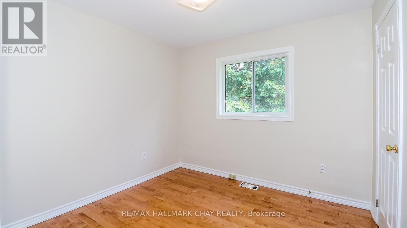 19 Crystalwood Lane, Springwater, Ontario  L0L 1X0 - Photo 36 - S12204395