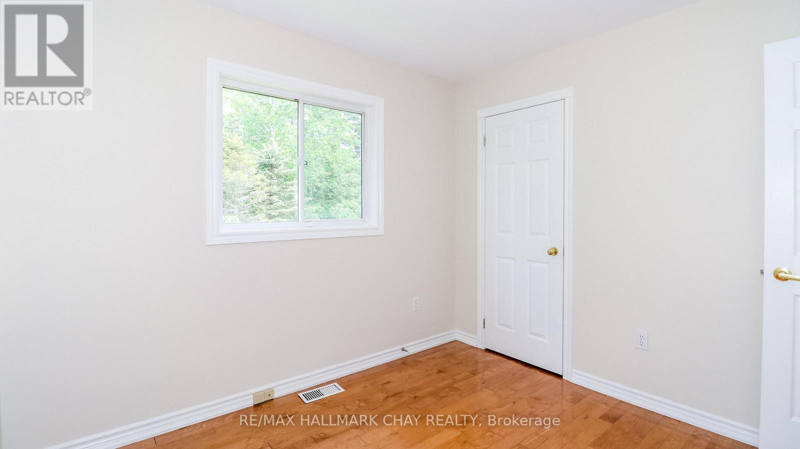 19 Crystalwood Lane, Springwater, Ontario  L0L 1X0 - Photo 37 - S12204395