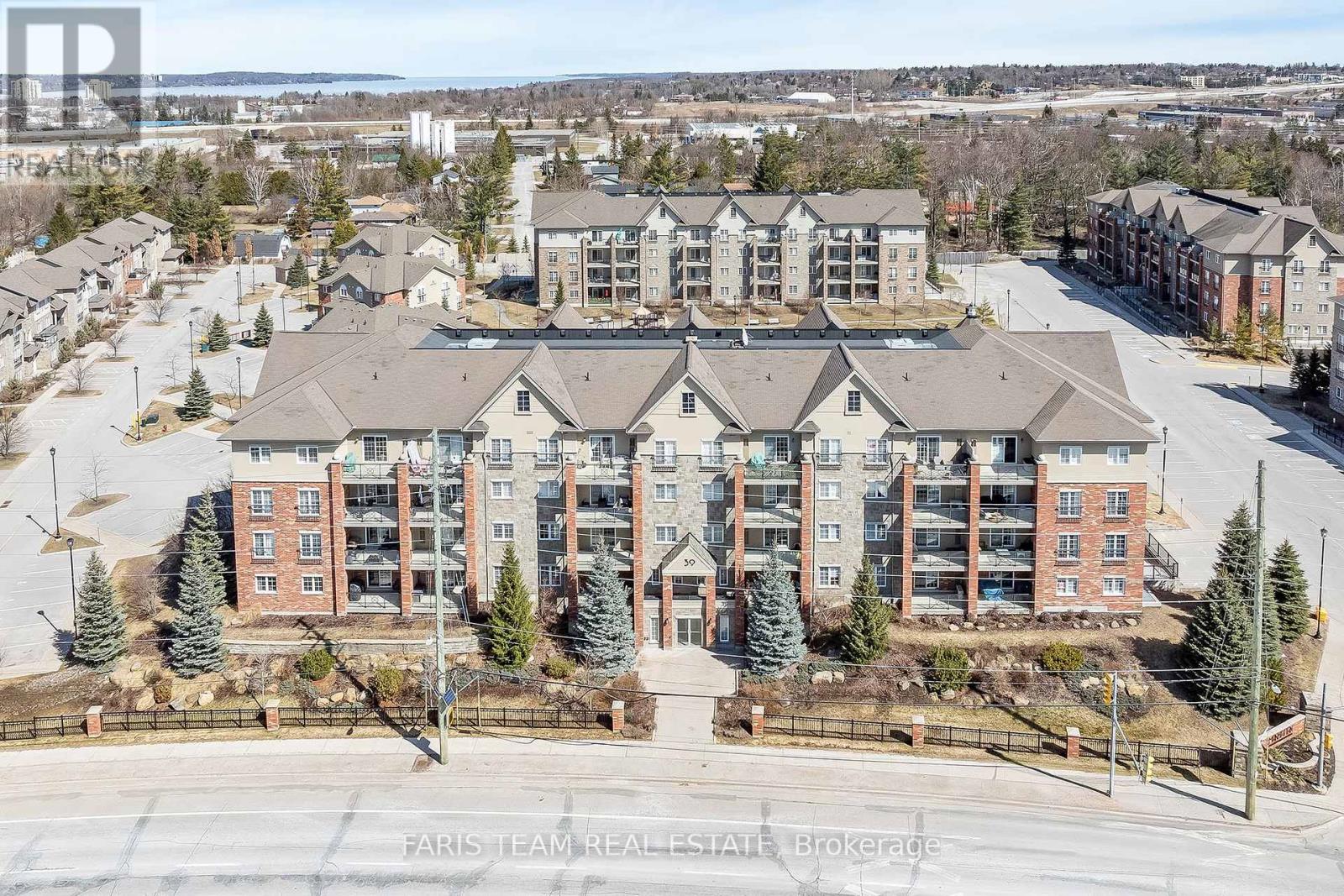 301 - 39 Ferndale Drive S, Barrie, Ontario  L4N 5T5 - Photo 1 - S12204414