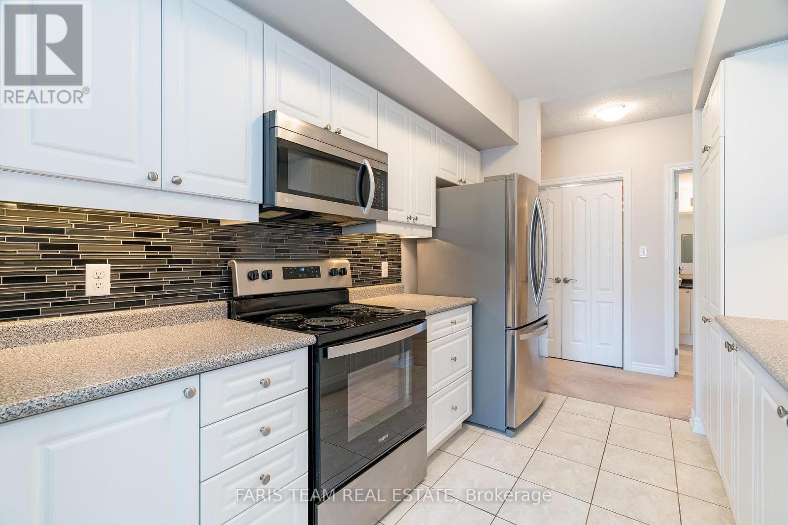 301 - 39 Ferndale Drive S, Barrie, Ontario  L4N 5T5 - Photo 4 - S12204414