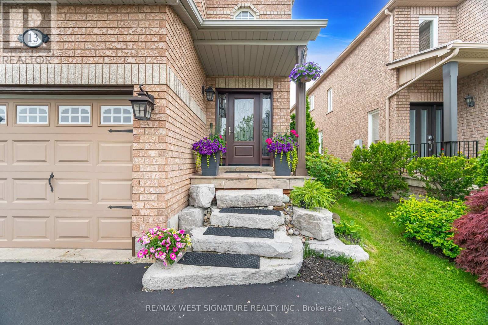 13 Senator Way, Caledon, Ontario  L7E 2R9 - Photo 2 - W12204403