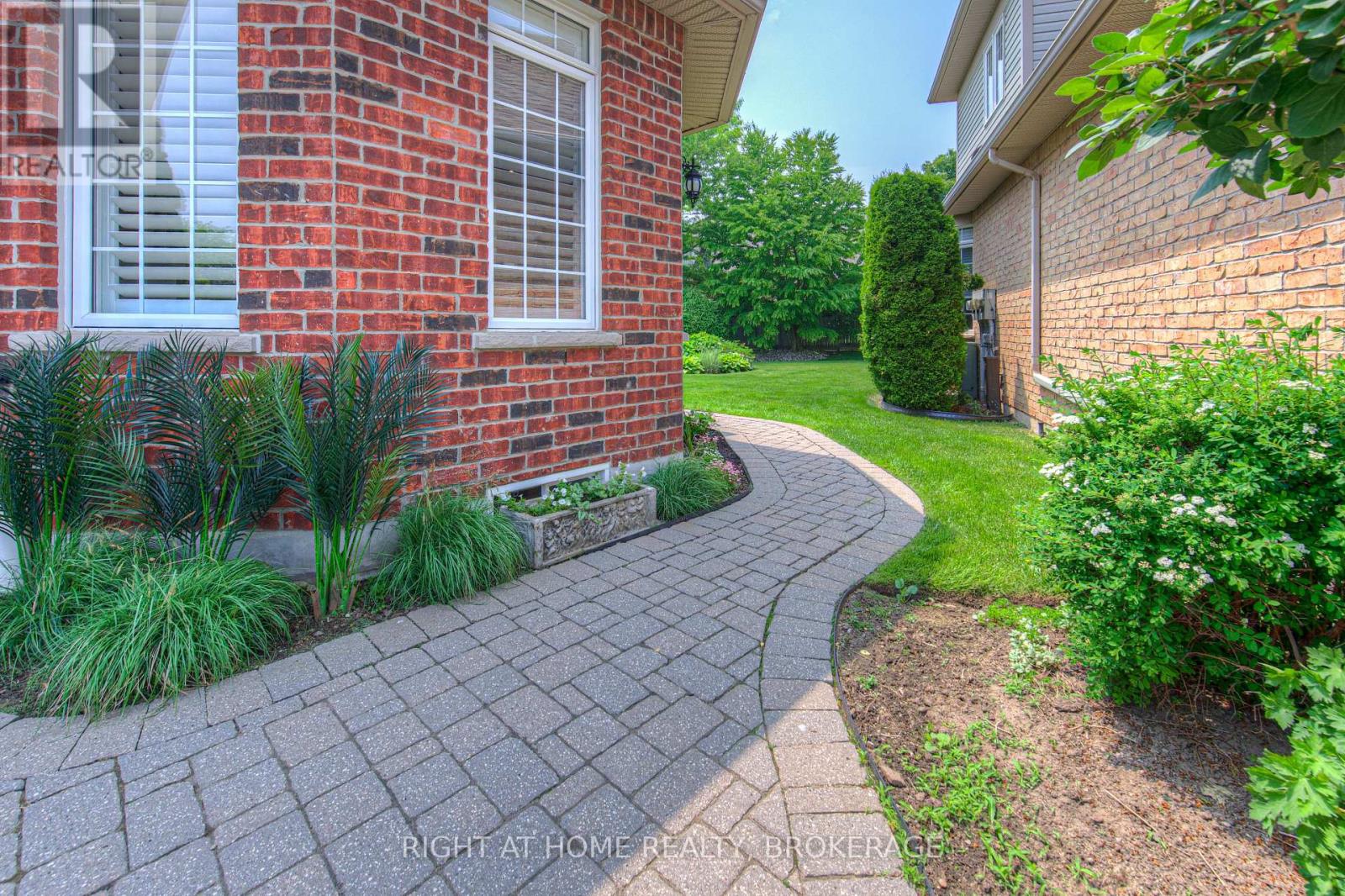 22 - 4280 Taywood Drive, Burlington, Ontario  L7M 4X8 - Photo 2 - W12204407