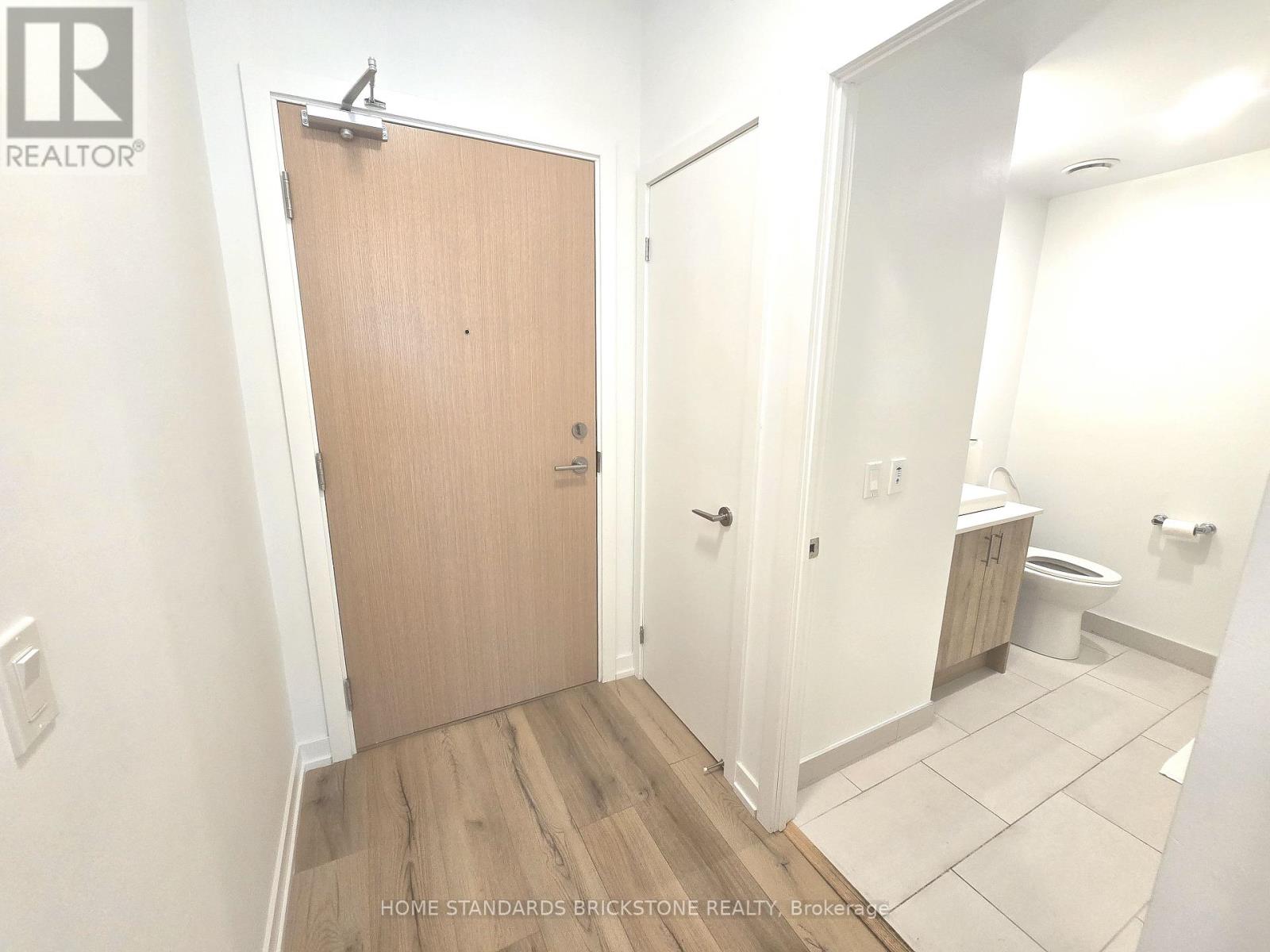 411 - 1195 The Queensway, Toronto, Ontario  M8Z 0H1 - Photo 2 - W12204408