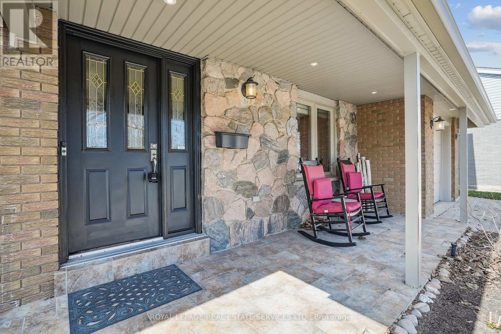 602 Rosedale Crescent, Burlington, Ontario  L7N 2T1 - Photo 2 - W12204422