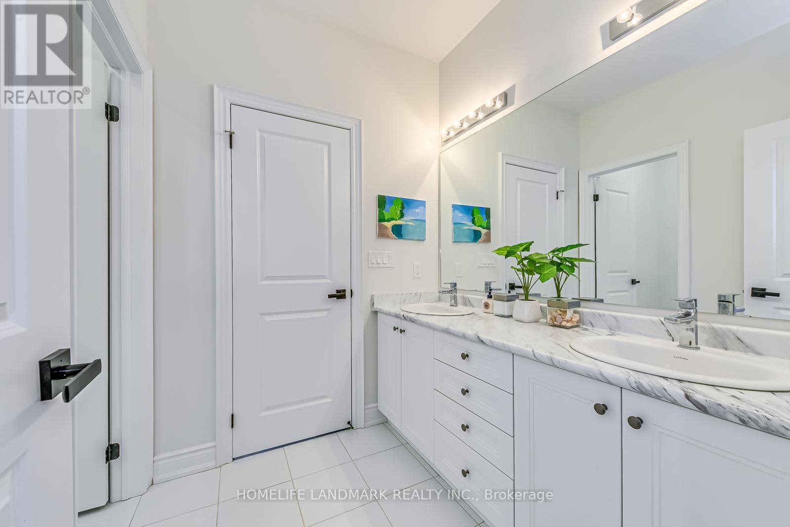 55 Ballmer Trail, Oakville, Ontario  L6H 0V6 - Photo 20 - W12204436