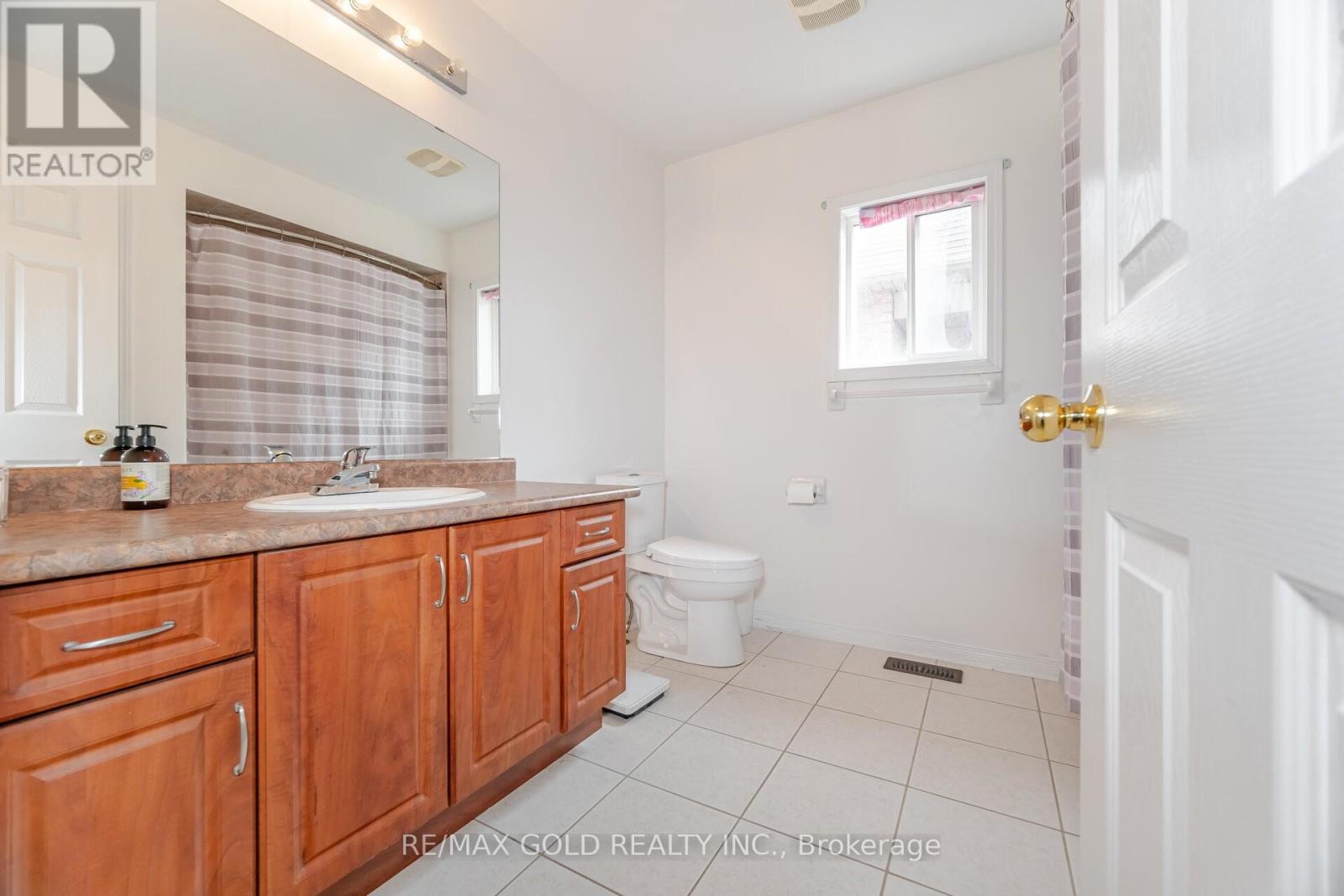 88 Kettlewell Crescent, Brampton, Ontario  L6R 0T1 - Photo 11 - W12204437